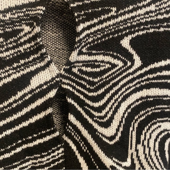 Zara Black and White Pattern Knit Long Sleeve Cutout Top - Picture 5 of 6